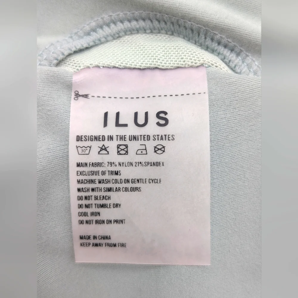 NWT ILUS Essential  Size XS Sea Foam High Neck Crop Top Front Zip It All In Bra - Picture 12 of 17